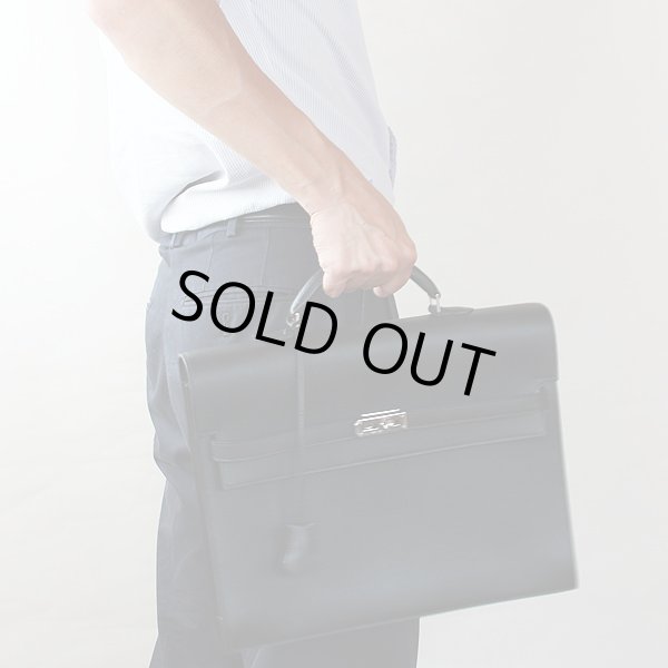 エルメス　ケリーデペッシュ34 ブラック SIV金具　持ったイメージ