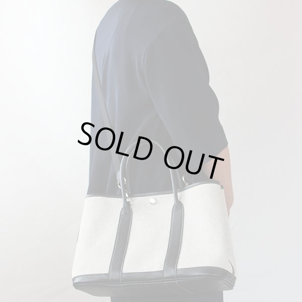 エルメス　ガーデンパーティTPM　グレー／ブラック SIV金具　掛けたイメージ