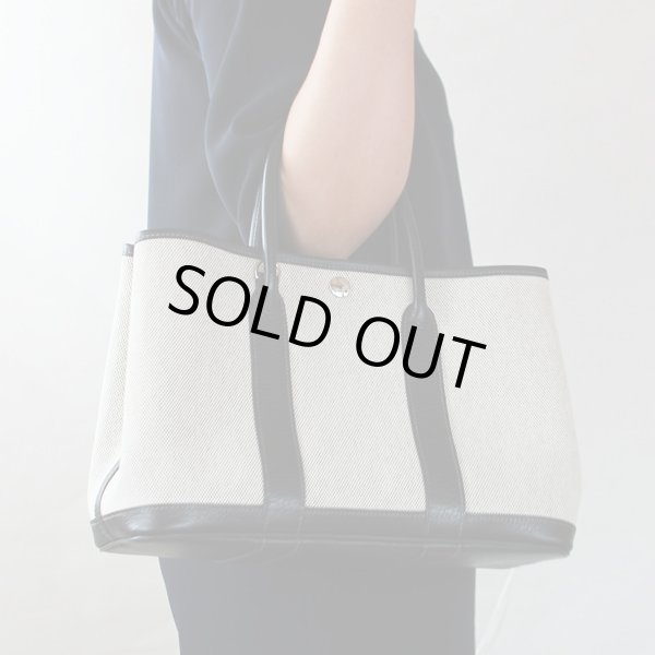 エルメス　ガーデンパーティTPM　グレー／ブラック SIV金具　持ったイメージ