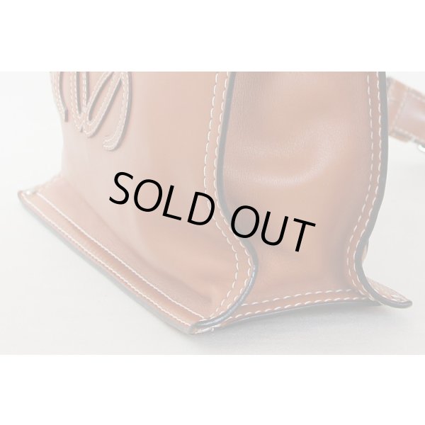 ロエベ　ロゴイリショルダーバック キャメル　サイド下部