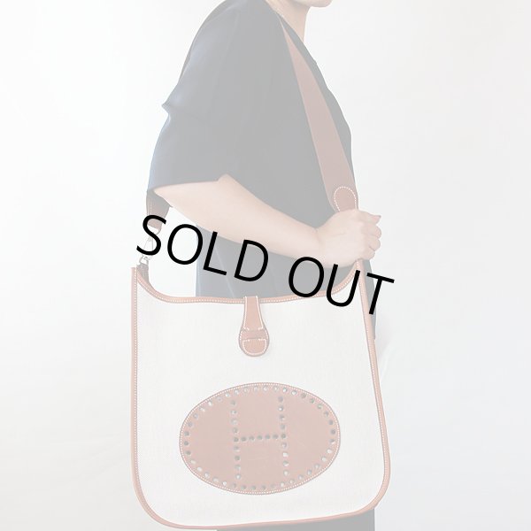 エルメス　エヴリン1 GM ナチュラル／ブラウン SIV金具　掛けたイメージ