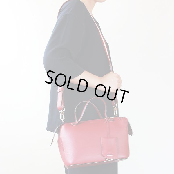 バリー　2WAYショルダーバック レッド　掛けたイメージ