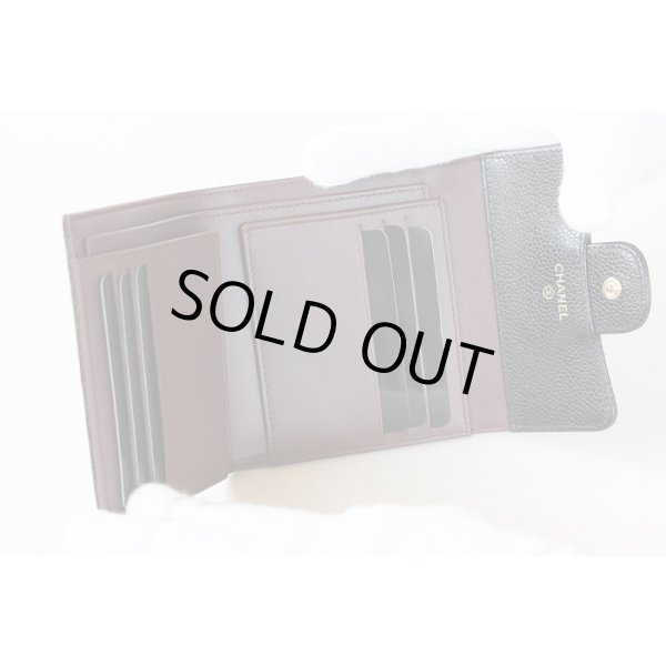 シャネル　ニツ折コンパクト財布 ブラック／ボルドー ゴールド金具　中身