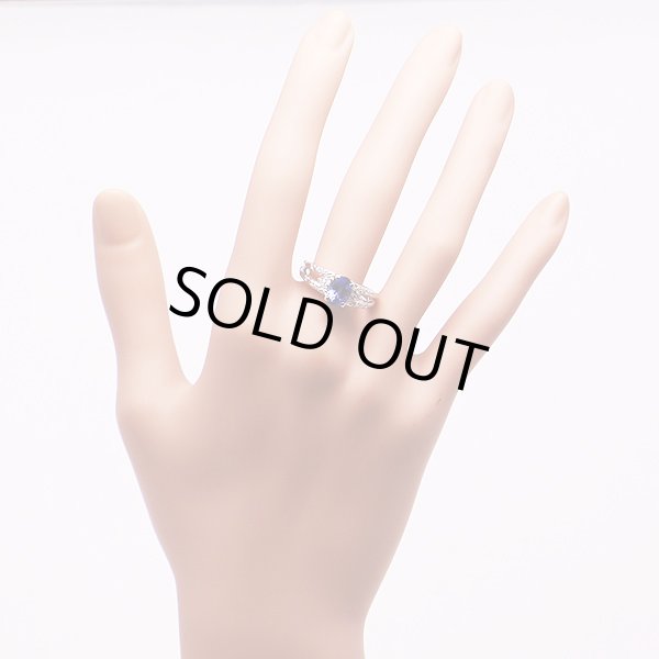 PT900 タンザナイトダイアイリリング 1.80ct 0.17ct 7.10g　装着イメージ