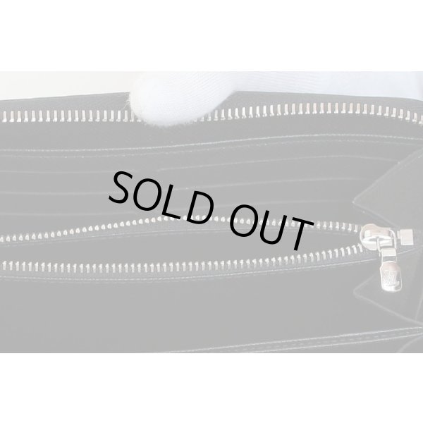 カード入れ、小銭入れにごく僅かに使用感を感じます。