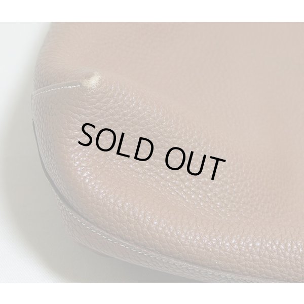 茶色い部分には角スレが見受けられます。