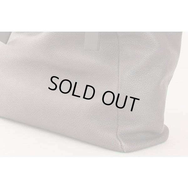 フェラガモ　トートバック FJ-24 9600 グレー／ブラック　サイド下部