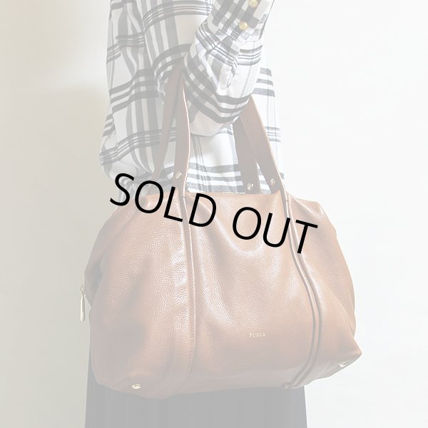 フルラ　ハンドバック　168593　ブラウン　持ったイメージ