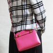 フルラ　PIPER MINI CROSSBODY　ミニショルダーバック　822131　ローズ　掛けたイメージ