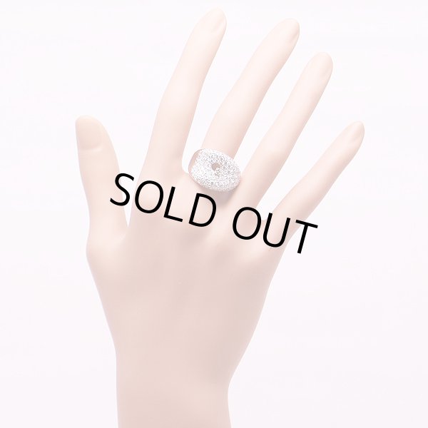 タサキ　K18WG ダイアイリリング 1.74ct 9.40g　装着イメージ