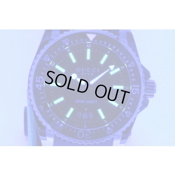 グッチ　ダイブ200m　YA136.2　黒文字盤　ライト