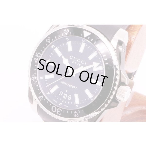 グッチ　ダイブ200m　YA136.2　黒文字盤　サイド拡大