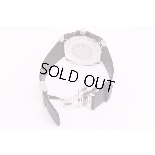 グッチ　ダイブ200m　YA136.2　黒文字盤　ラバーベルト