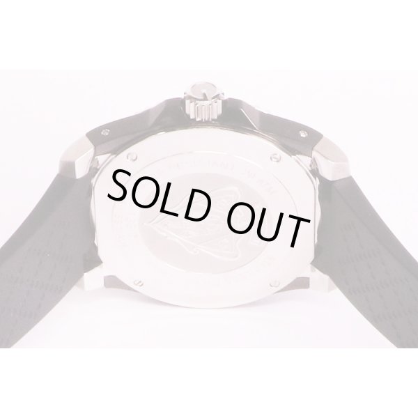 グッチ　ダイブ200m　YA136.2　黒文字盤　裏面拡大