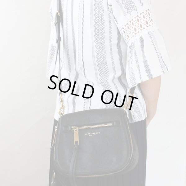 マークジェイコブス　ショルダーバック M0008137 001 ブラック　掛けたイメージ