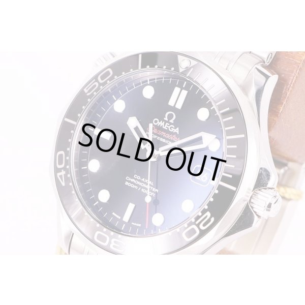オメガ　シーマスター300　ライトコーアクシャル　212.30.41.20　黒文字盤　サイド拡大