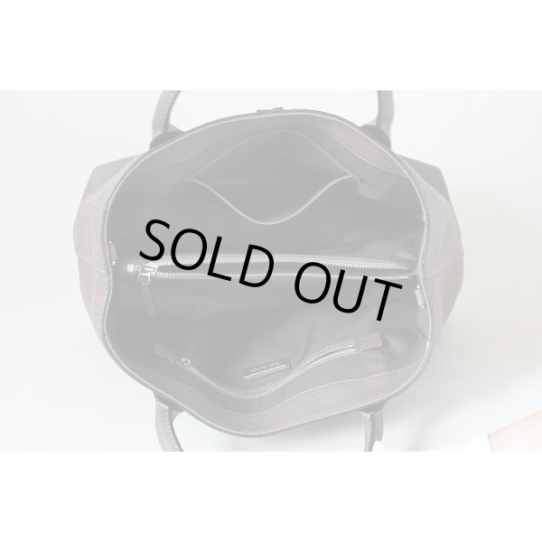 トリーバーチ　MCGRAW TRIPLE COMPARTMENT SATCHEL 40405 シルバーメープル　中身