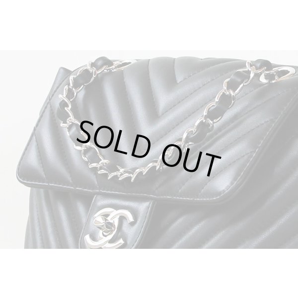 シャネル　シェブロン ステッチリュック A91121 ブラック／SIV金具　上部