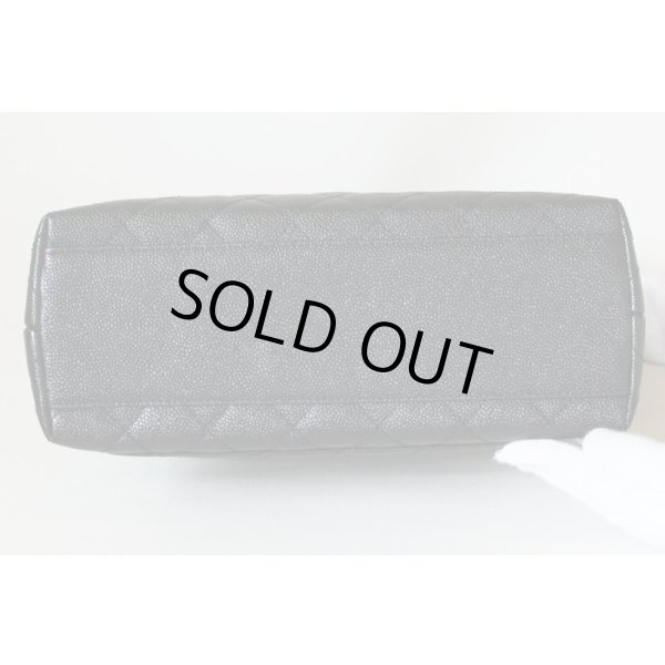 シャネル　ハンドバック ブラック／ゴールド金具　底