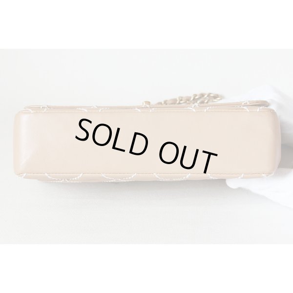 シャネル　ワイルドステッチ チェーンショルダーバック ベージュ／ゴールド金具　底