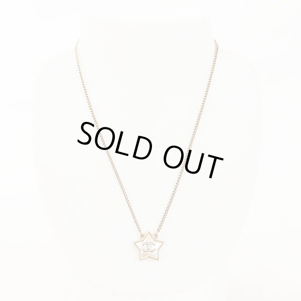 シャネル　ペンダントネックレス　CCココマークスター A99147 A17B　装着イメージ