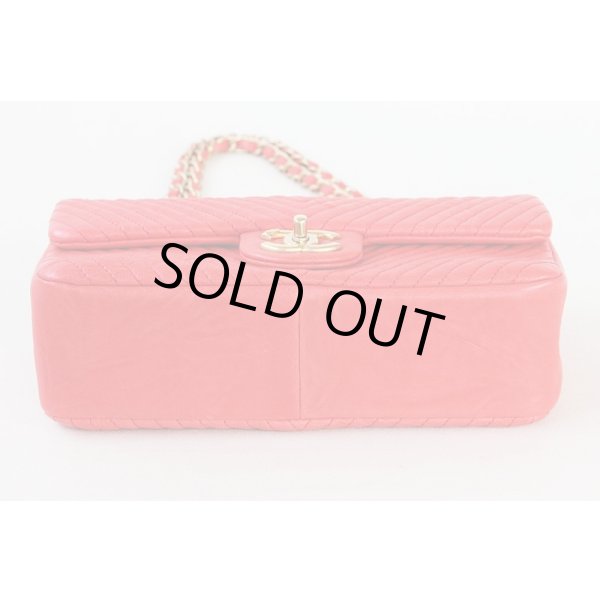 シャネル　シェブロンＶ　ステッチココマーク　ショルダーバッグ　 赤/／ゴールド金具　底