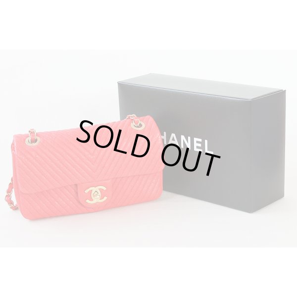 シャネル　シェブロンＶ　ステッチココマーク　ショルダーバッグ　 赤/／ゴールド金具　箱