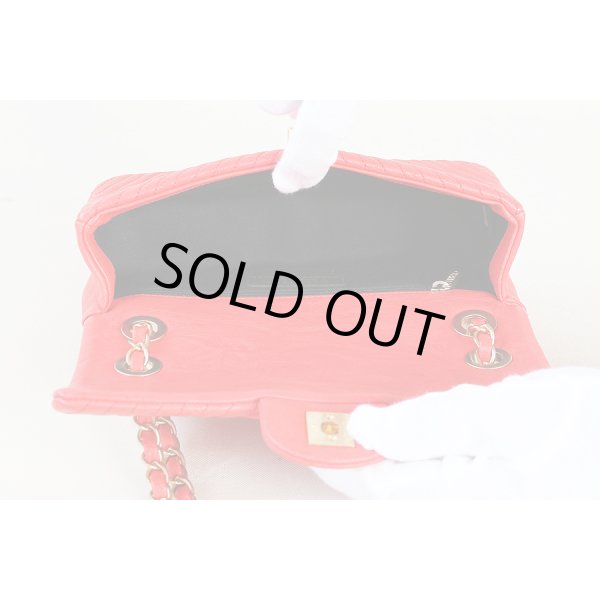 シャネル　シェブロンＶ　ステッチココマーク　ショルダーバッグ　 赤/／ゴールド金具　中身