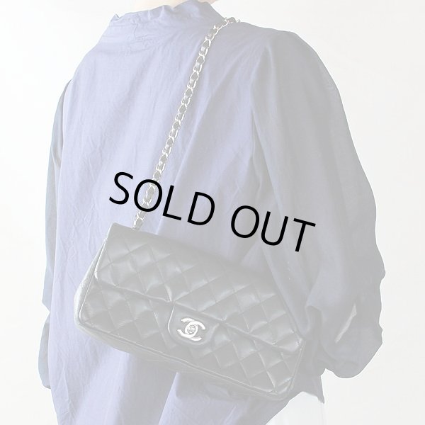 シャネル　チェーンショルダーバック　掛けたイメージ