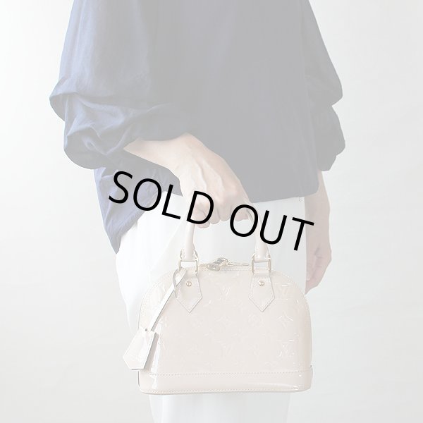 ルイ・ヴィトン　アルマBB　M91752　AA2213　ベージュ　持ったイメージ