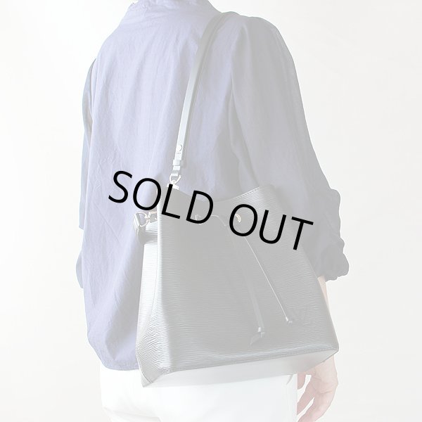 ルイヴィトン　ネオノエ　M54366　SR5108　ノワール　掛けたイメージ