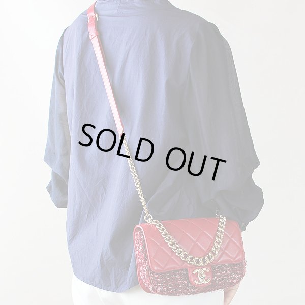 シャネル　ショルダーバック　掛けたイメージ