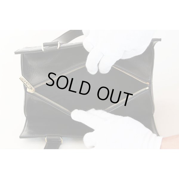 シャネル　チョコバーミニボストンバッグ　黒　中身