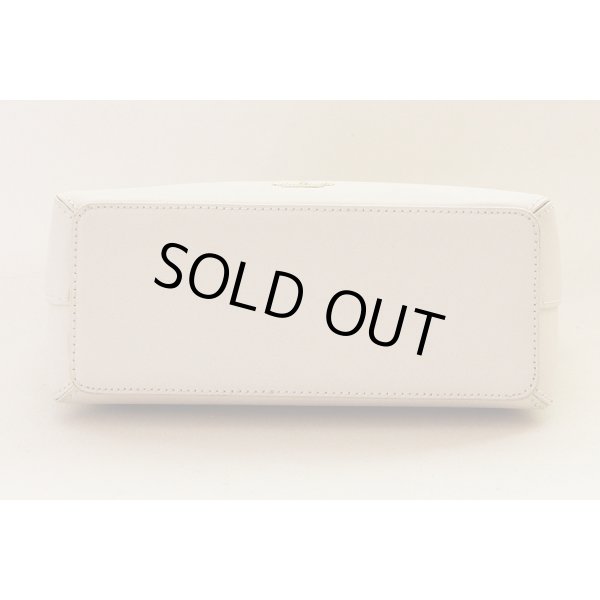 ケイトスペード　2WAYショルダーバック　PXRU8339　ホワイト　底