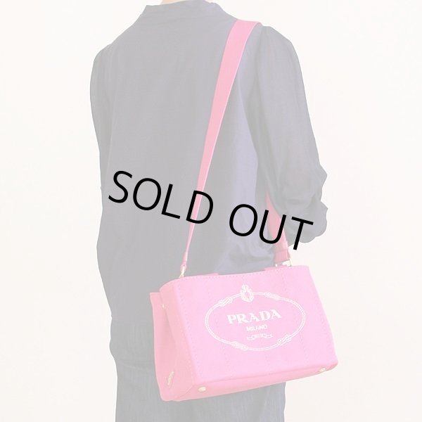 プラダ　カナパ２ＷＡＹバック　B2439G　ピンク　掛けたイメージ
