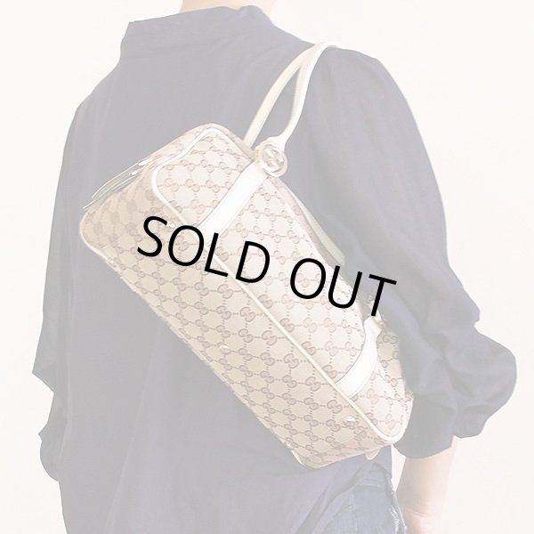 グッチ　ショルダートートバック 232958　ベージュ　掛けたイメージ