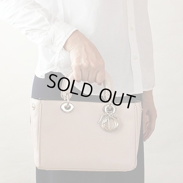 クリスチャンディオール　２WAYバック（ピンク） ディオリッシモ　M09150TRL　持ったイメージ