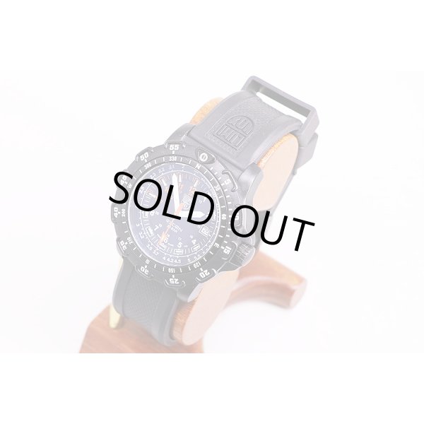 ルミノックス　８８００　レコン　黒文字盤　サイド