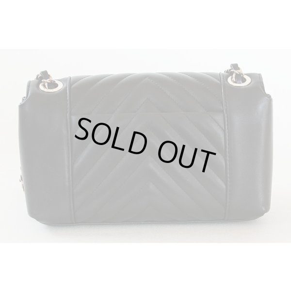 シャネル　ショルダーバック　シェブロン　（ブラック）　裏面