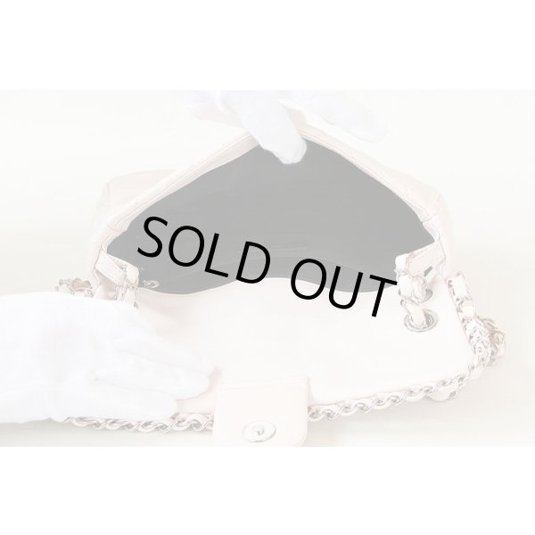 シャネル　ショルダーバック　（ピンクベージュ）　中身