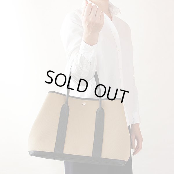 エルメス　ガーデンパーティPM　トレンチ　持ったイメージ