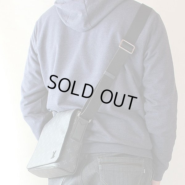 ルイ・ヴィトン　ディストリクトPM NM　M44000　掛けたイメージ