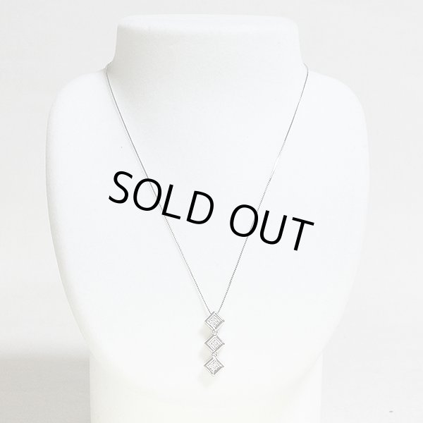 タサキ　K18WGダイアイリペンダントネックレス　0.13 6.60g　装着イメージ