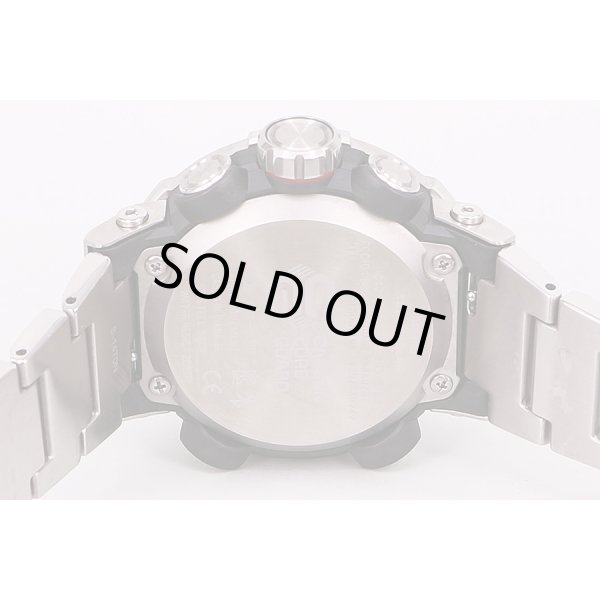 カシオ　Ｇショック ＧＳＴ－Ｂ２００Ｄ ５６０８ ブルートゥース 黒文字盤　裏面拡大