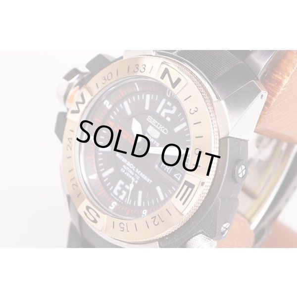 セイコー　セイコー５スポーツ　ＳＫＺ３２０Ｋ１　マップメーター 黒文字盤　サイド拡大