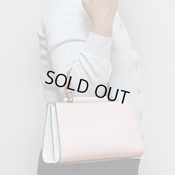 グッチ　バンブーニムフェア2WAYハンドバック 470271 520981 ピンク　持ったイメージ