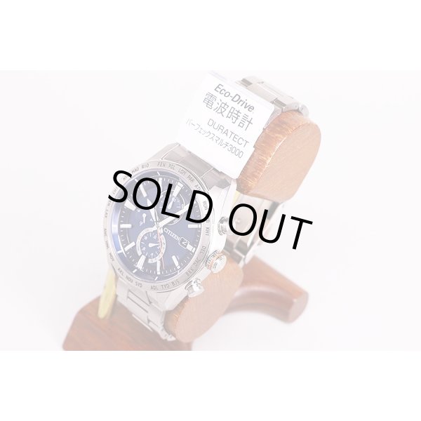 シチズン　ＡＴ８１８１－６３Ｌ　Ｈ８００－Ｔ０２５８８２　紺文字盤　サイド