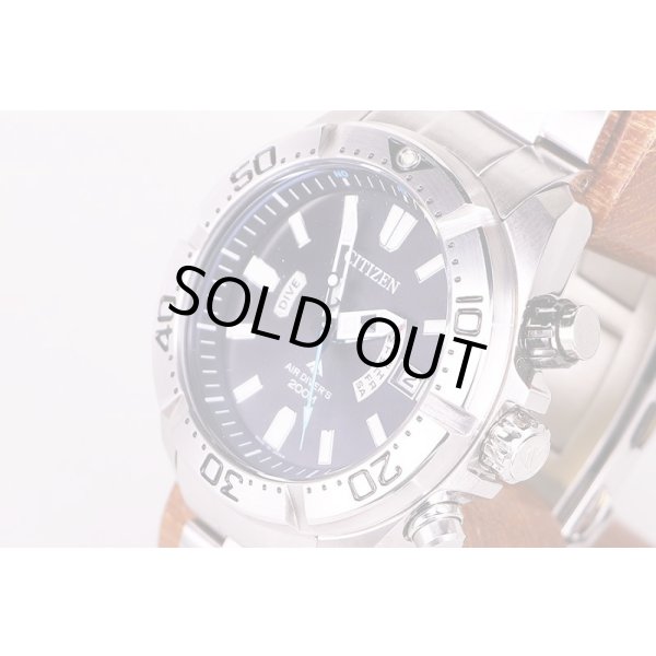 シチズン　エアダイバー２００　ＰＤＭ５６－３０８１　黒文字盤　サイド拡大