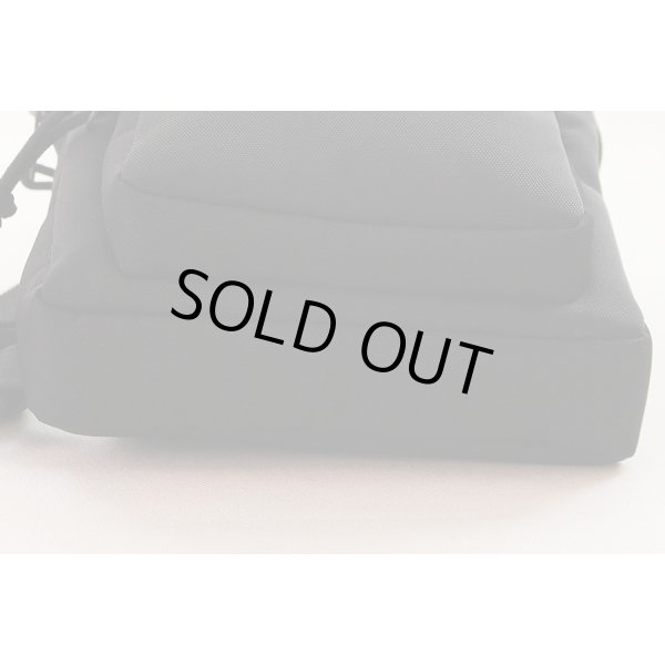 バレンシアガ　エクスプローラー クロスボディバック 5936519TY45 1000 ブラック　底　拡大