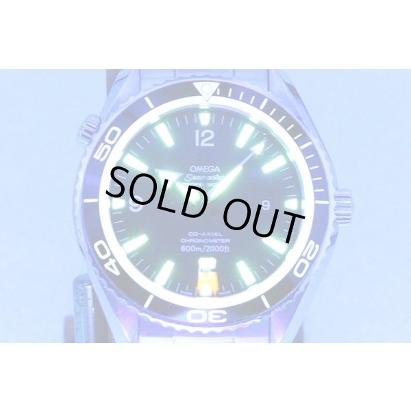 オメガ　シーマスター　プラネットオーシャン　２２００．５０　黒文字盤　ライト